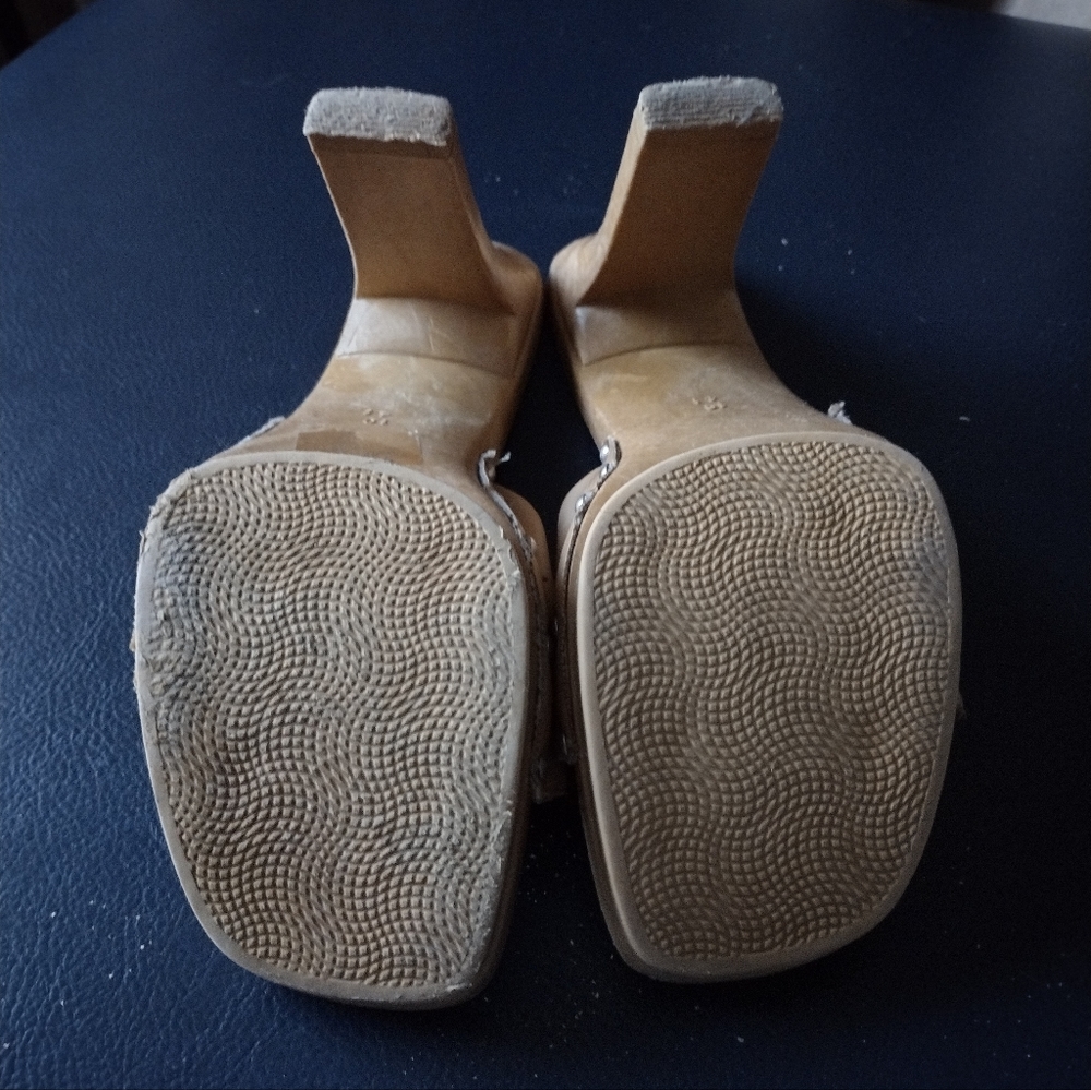 CITY SNAPPERS TAN FAUX WOOD SANDALS - Picture 4 of 8